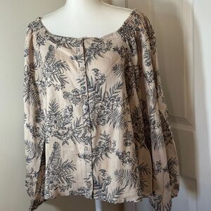 NWT Gilli button down top.